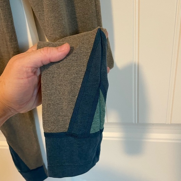 Beyond Yoga space dye grey and blue color block high rise leggings size XS - Picture 4 of 10